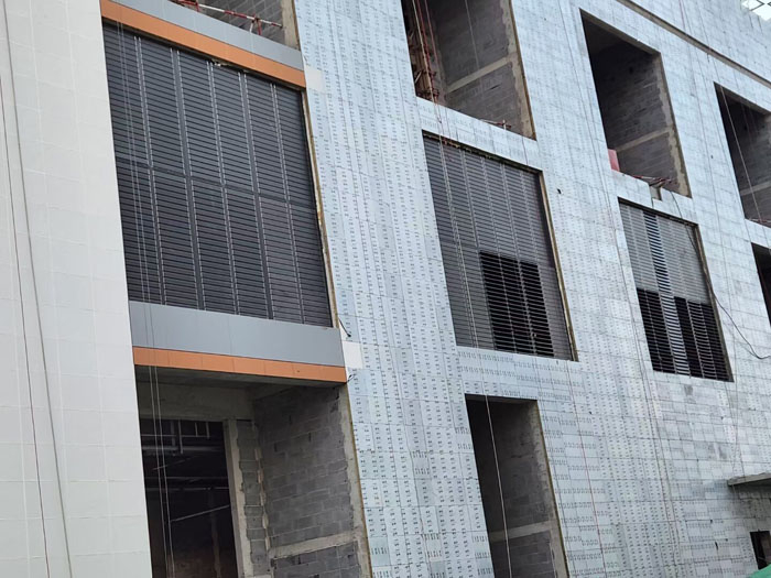 商業中心（xīn）鋁合金百葉窗工（gōng）程